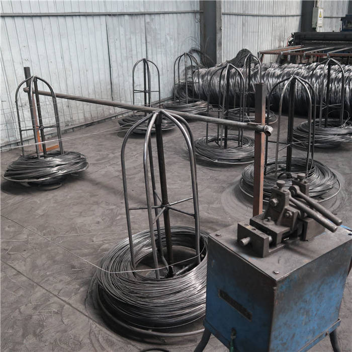 護(hù)欄網(wǎng)拔絲流水線車間 護(hù)欄網(wǎng)拔絲流水線車間