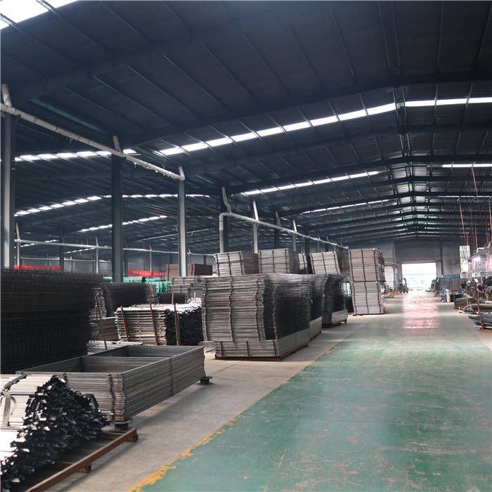護(hù)欄網(wǎng)半成品材料車間 護(hù)欄網(wǎng)半成品材料車間